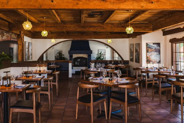 Kid's Menu 5 Dining room with wood beams at Capriciano Osteria